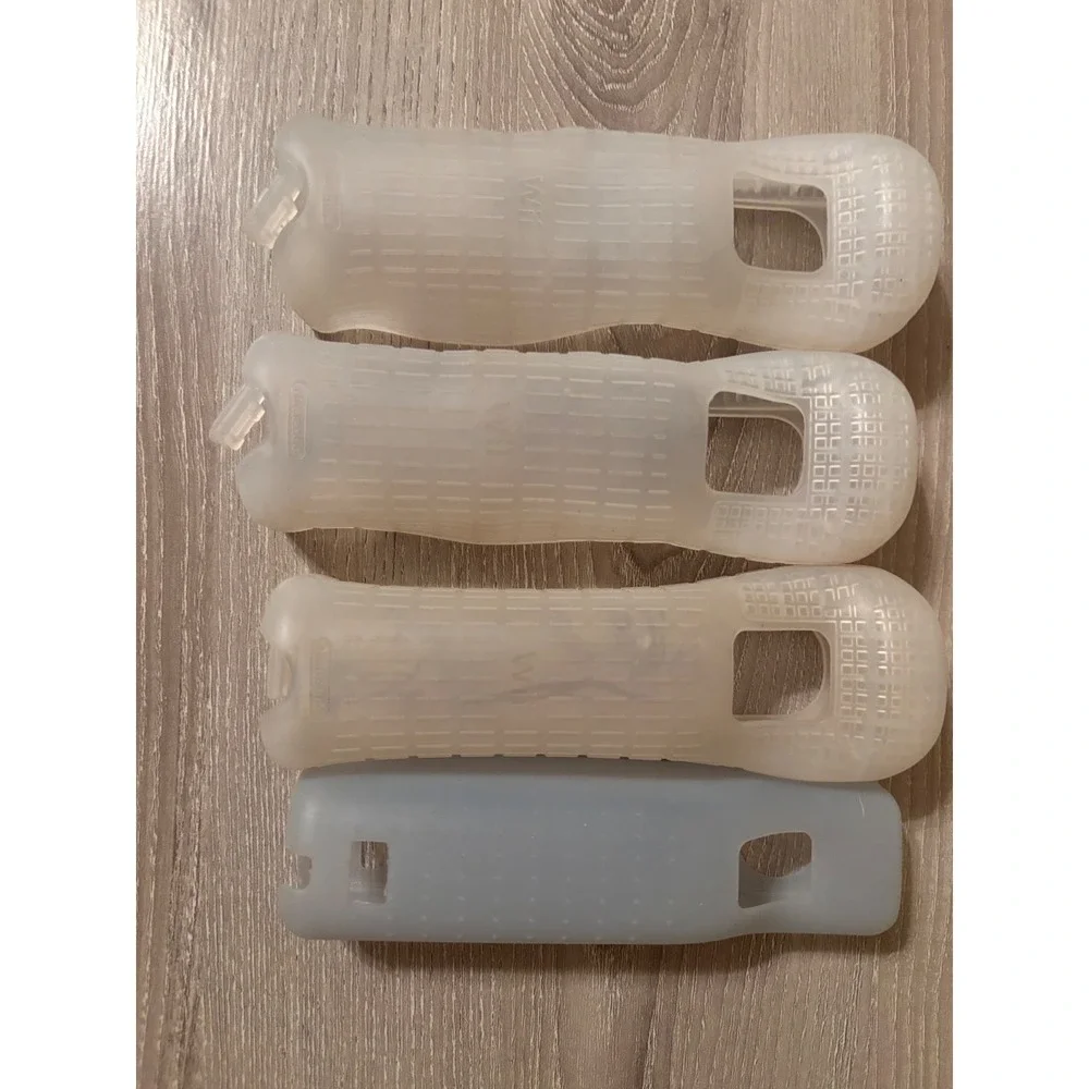 Nintendo Wii Remote Silicone Jacket‎ Lot of 4 MotionPlus & Standard Clear White